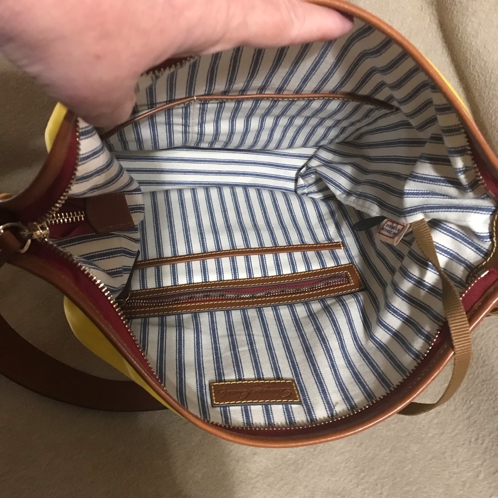 EUC Dooney & Bourke Nylon Hobo Yellow shoulder tote with matching pouch - Picture 3 of 6